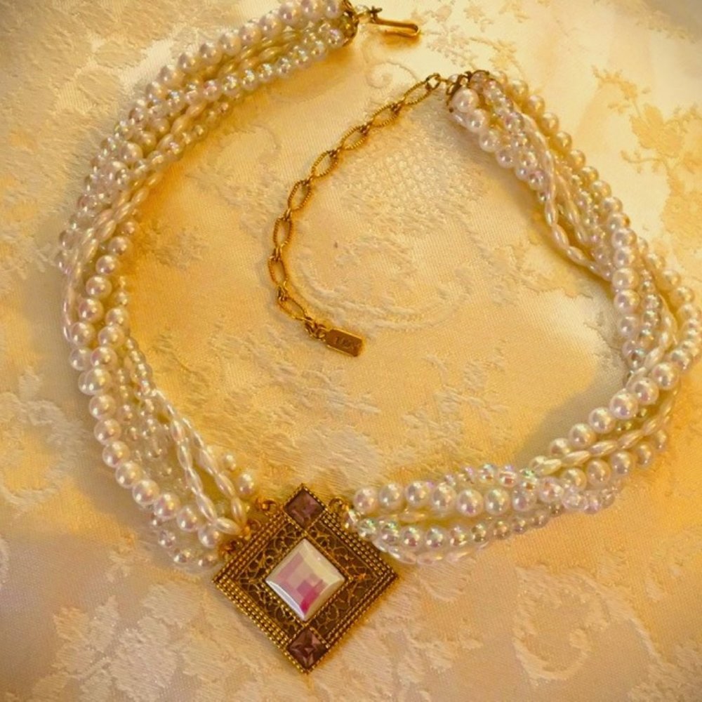 1928 Faux Pearl 6-strand Choker w/ Stunning Pendant in Goldtone Filigree Setting